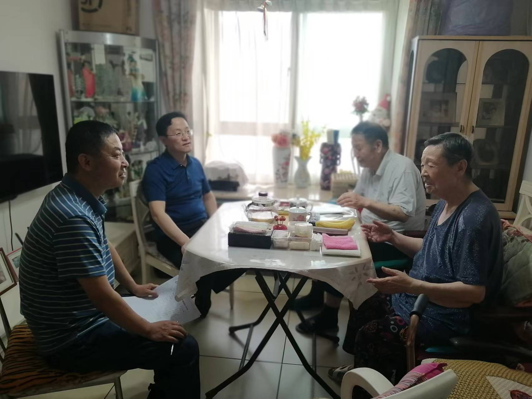 西安急救中心党总支开展 “七一”前夕走访慰问75岁以上离退休老党员活动